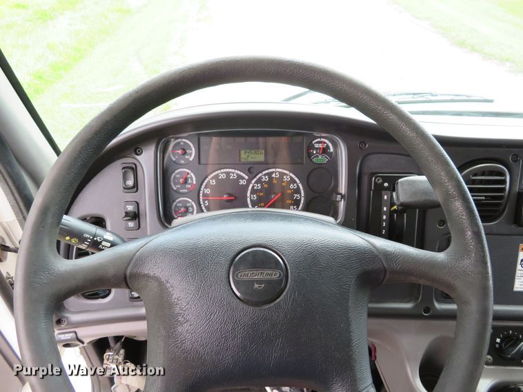 image for item DH1108 2014 Freightliner Business Class M2  box truck