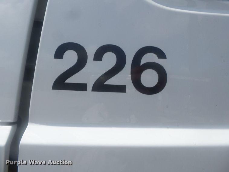 image for item DH3830 2005 International 4400  semi truck