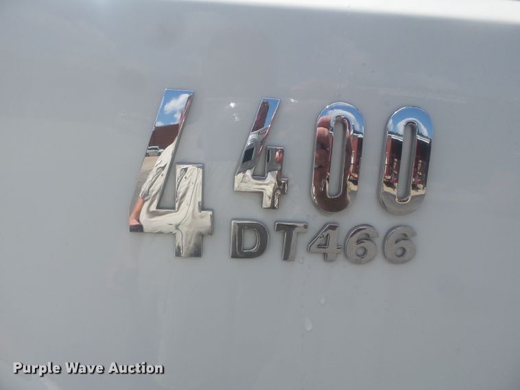 image for item DH3830 2005 International 4400  semi truck