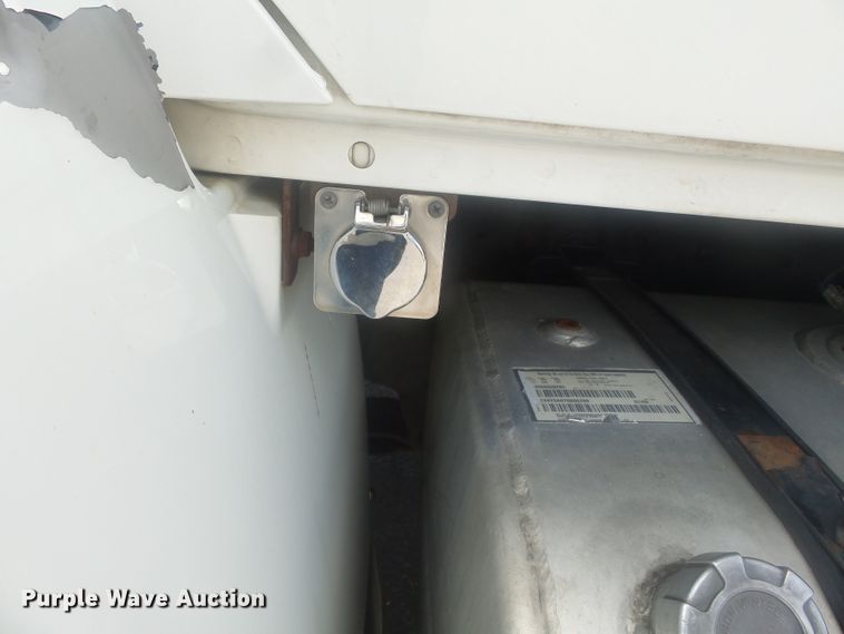 image for item DH3830 2005 International 4400  semi truck