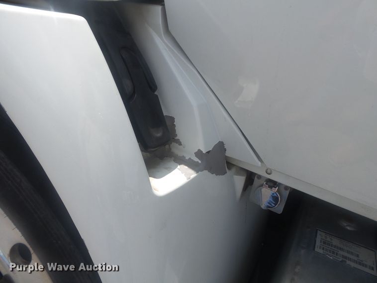 image for item DH3830 2005 International 4400  semi truck