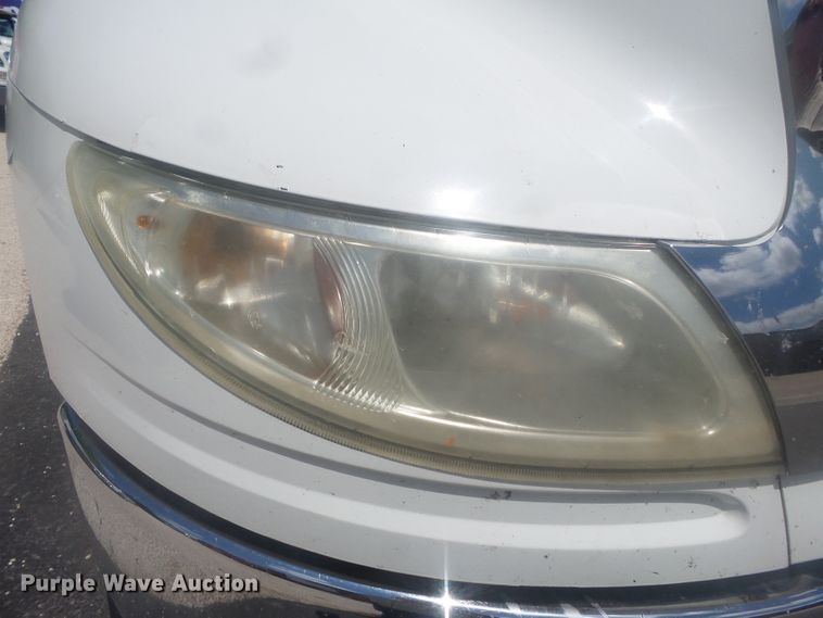 image for item DH3830 2005 International 4400  semi truck