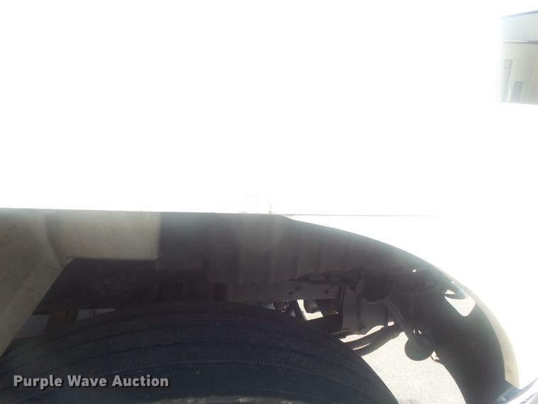 image for item DH3830 2005 International 4400  semi truck