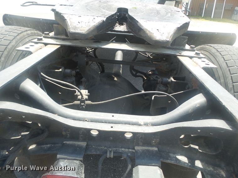 image for item DH3830 2005 International 4400  semi truck