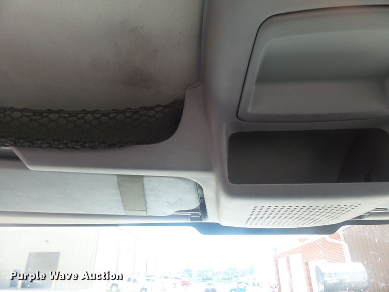 image for item DH3830 2005 International 4400  semi truck