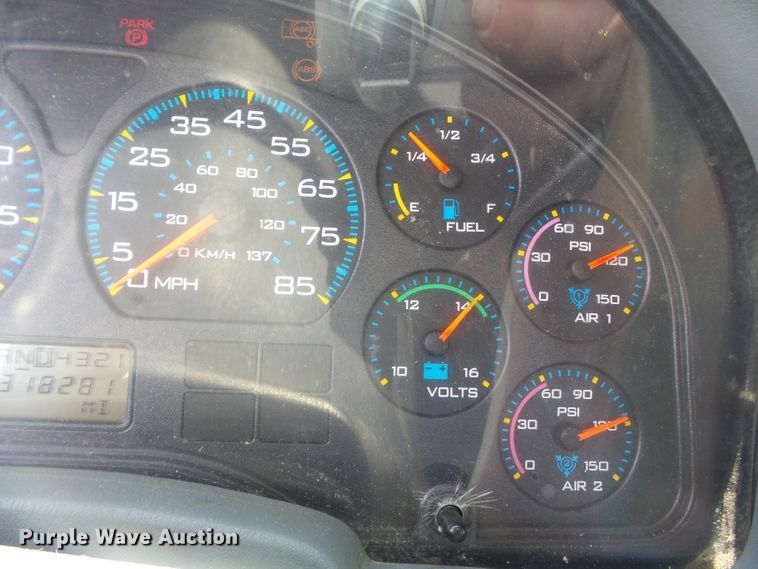 image for item DH3830 2005 International 4400  semi truck