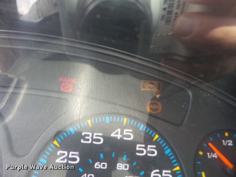 image for item DH3830 2005 International 4400  semi truck