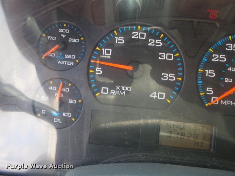 image for item DH3830 2005 International 4400  semi truck