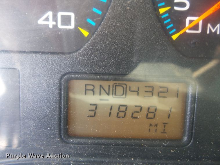 image for item DH3830 2005 International 4400  semi truck