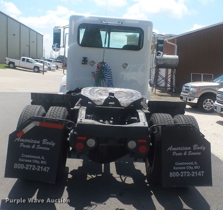 image for item DH3832 2013 Peterbilt 337  semi truck