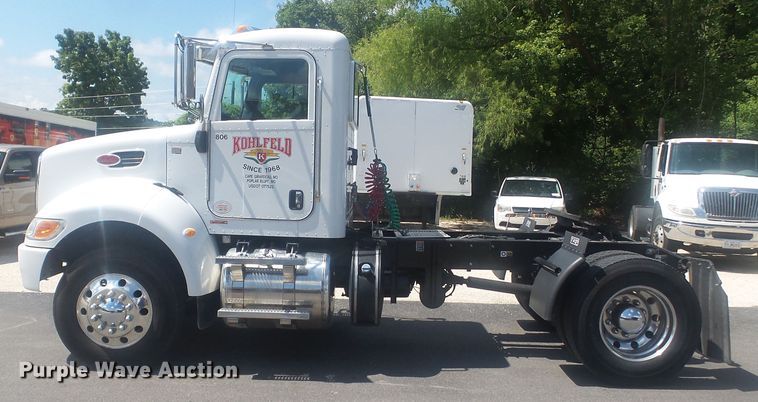 image for item DH3832 2013 Peterbilt 337  semi truck