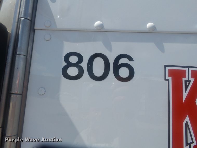 image for item DH3832 2013 Peterbilt 337  semi truck