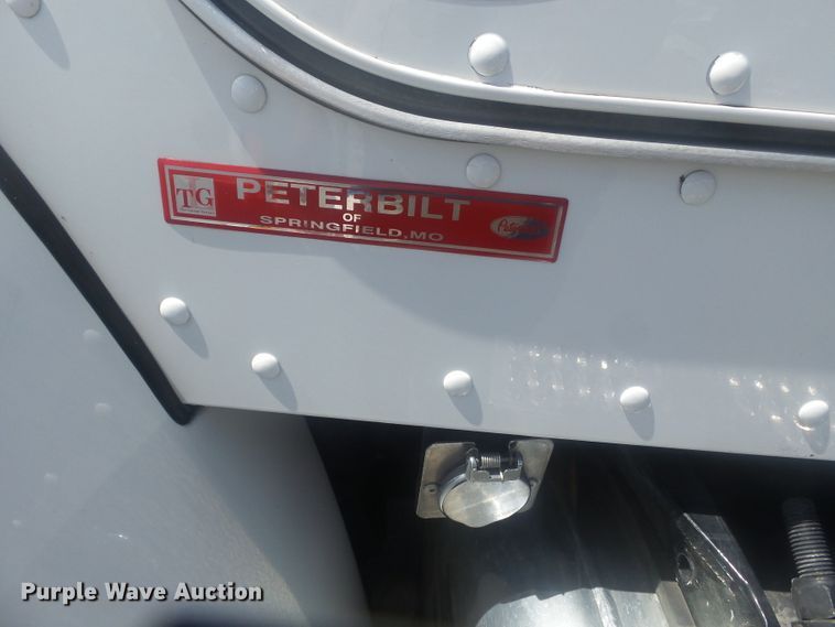 image for item DH3832 2013 Peterbilt 337  semi truck