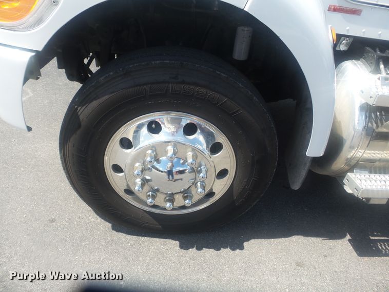 image for item DH3832 2013 Peterbilt 337  semi truck