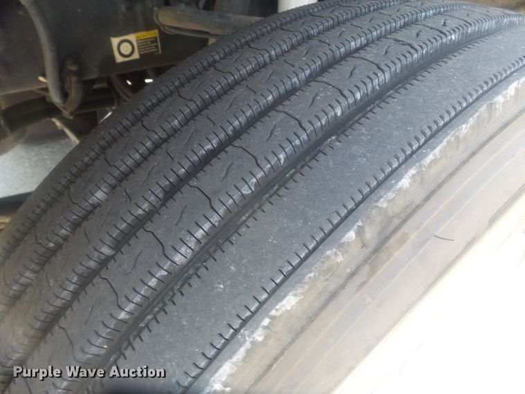 image for item DH3832 2013 Peterbilt 337  semi truck