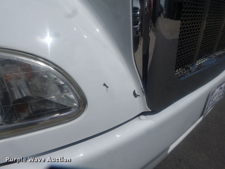 image for item DH3832 2013 Peterbilt 337  semi truck