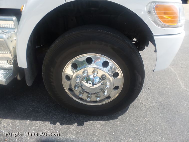 image for item DH3832 2013 Peterbilt 337  semi truck