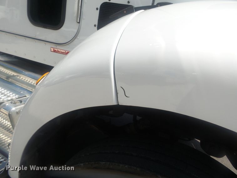 image for item DH3832 2013 Peterbilt 337  semi truck