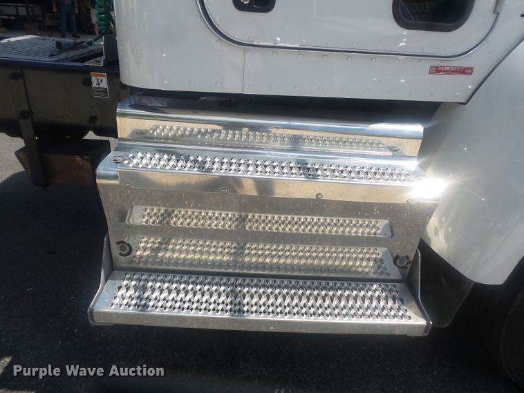 image for item DH3832 2013 Peterbilt 337  semi truck