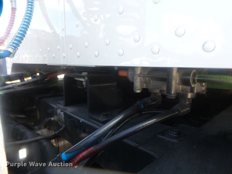 image for item DH3832 2013 Peterbilt 337  semi truck