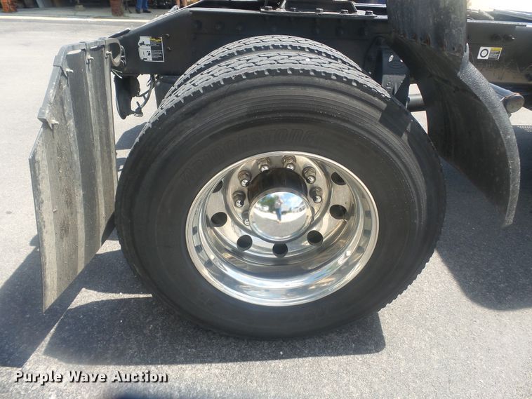 image for item DH3832 2013 Peterbilt 337  semi truck