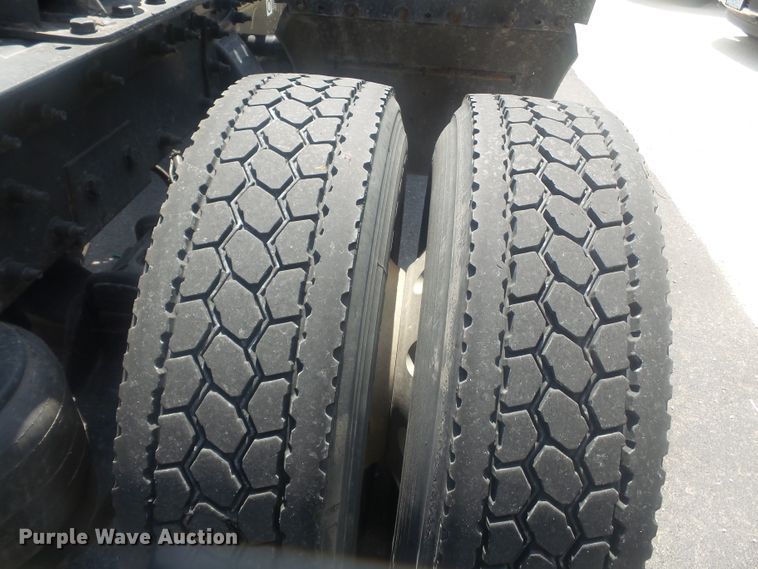 image for item DH3832 2013 Peterbilt 337  semi truck