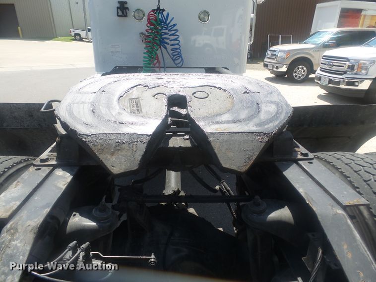 image for item DH3832 2013 Peterbilt 337  semi truck