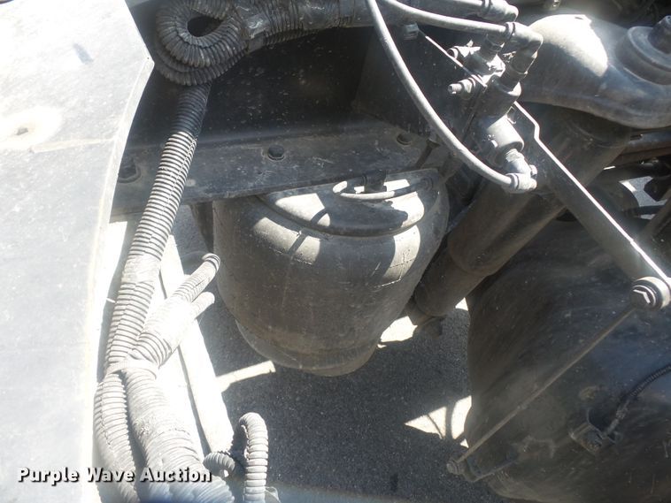 image for item DH3832 2013 Peterbilt 337  semi truck