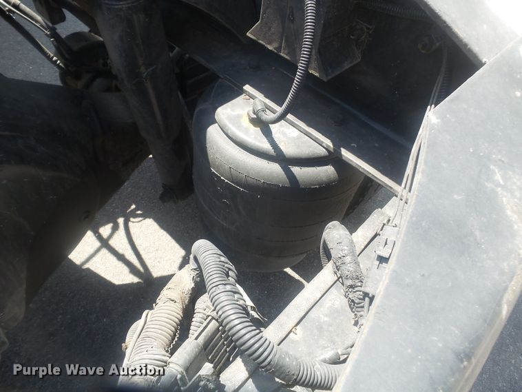 image for item DH3832 2013 Peterbilt 337  semi truck