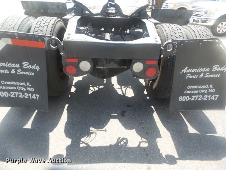 image for item DH3832 2013 Peterbilt 337  semi truck