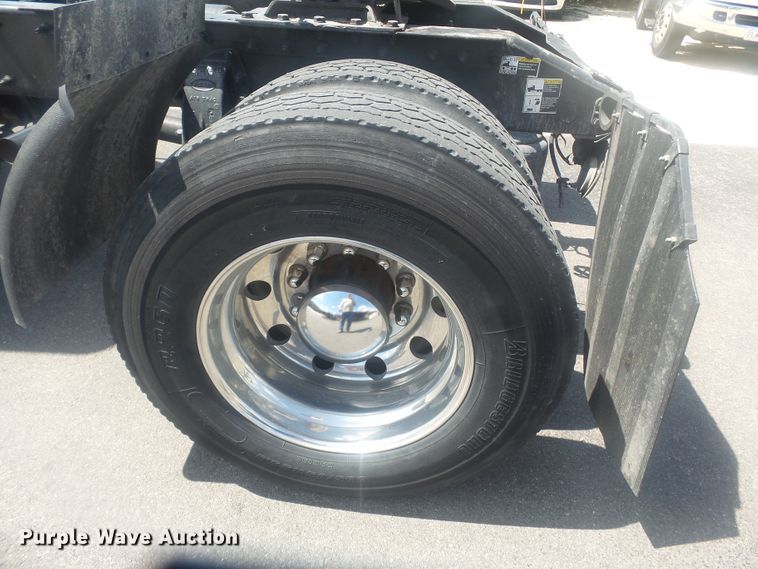 image for item DH3832 2013 Peterbilt 337  semi truck