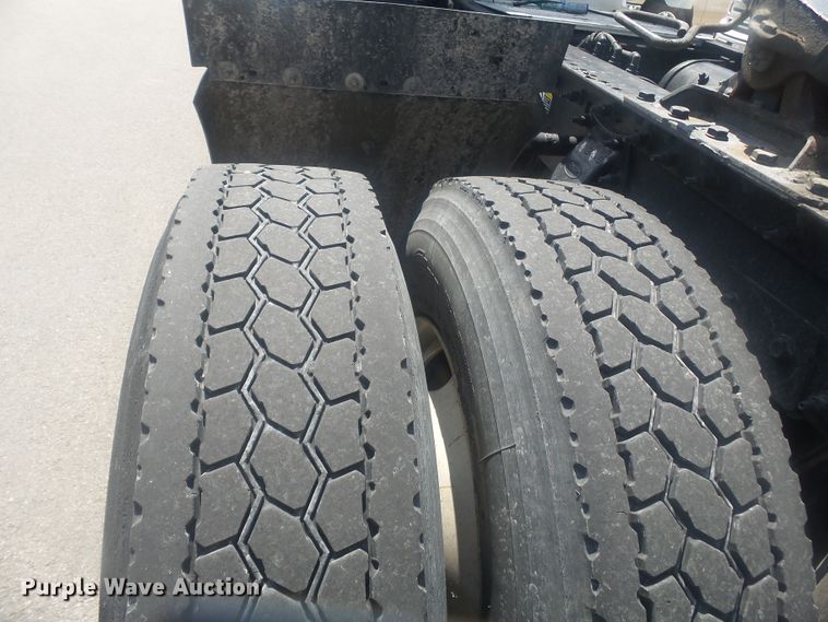 image for item DH3832 2013 Peterbilt 337  semi truck