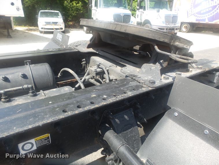 image for item DH3832 2013 Peterbilt 337  semi truck