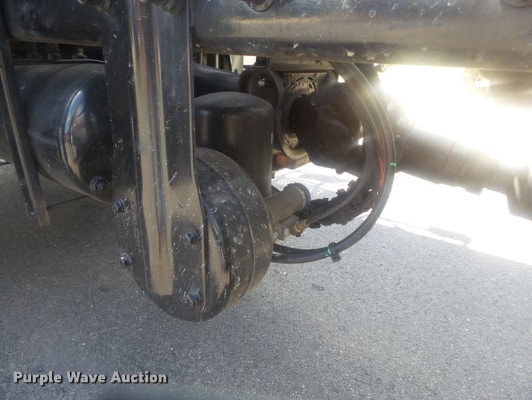 image for item DH3832 2013 Peterbilt 337  semi truck