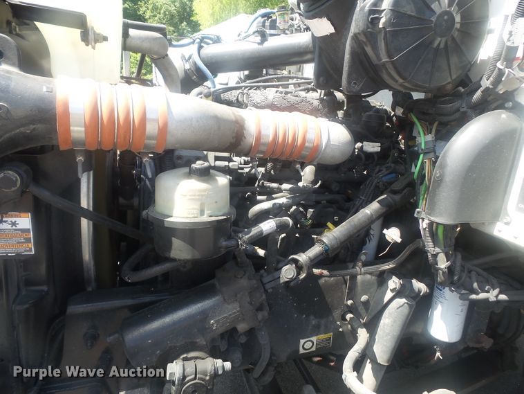 image for item DH3832 2013 Peterbilt 337  semi truck