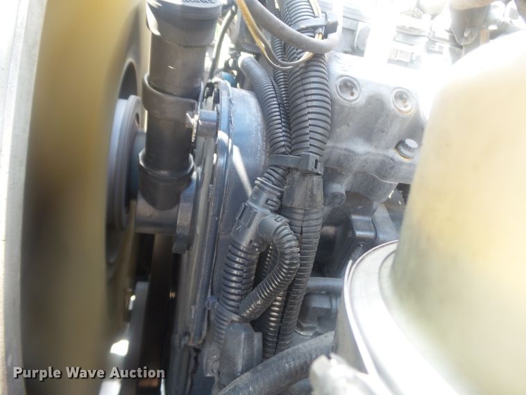 image for item DH3832 2013 Peterbilt 337  semi truck