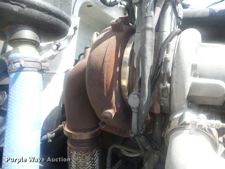 image for item DH3832 2013 Peterbilt 337  semi truck