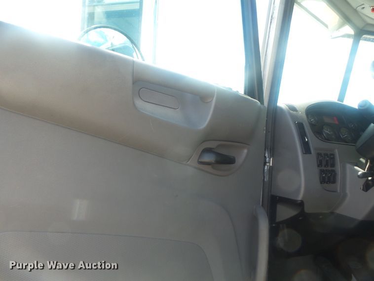 image for item DH3832 2013 Peterbilt 337  semi truck