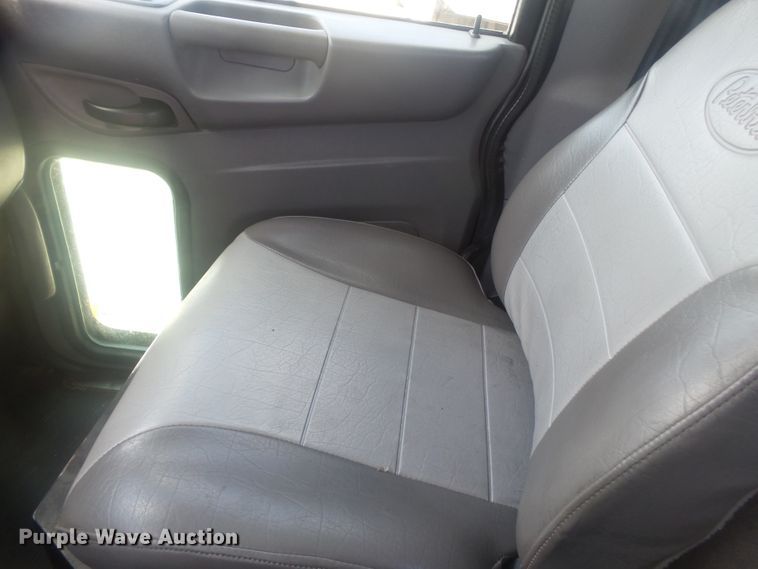 image for item DH3832 2013 Peterbilt 337  semi truck