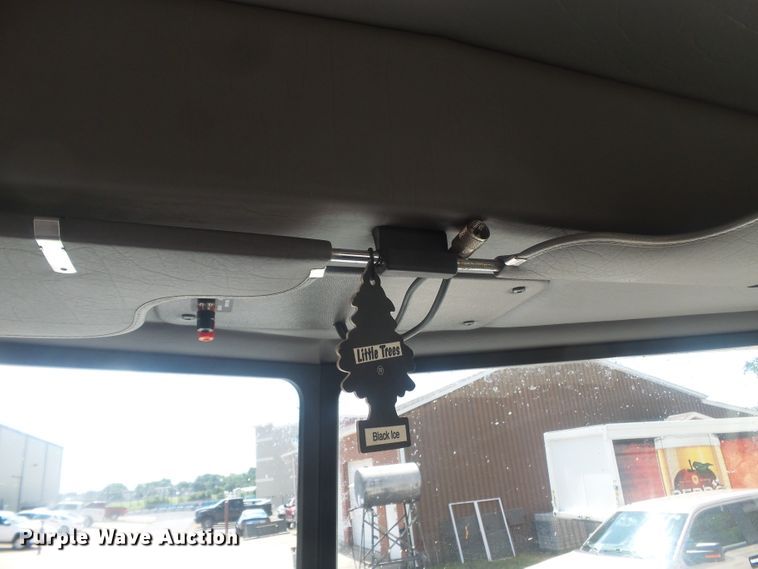 image for item DH3832 2013 Peterbilt 337  semi truck