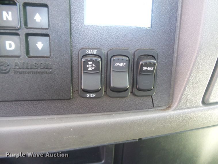 image for item DH3832 2013 Peterbilt 337  semi truck