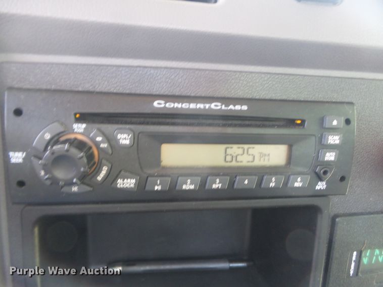 image for item DH3832 2013 Peterbilt 337  semi truck