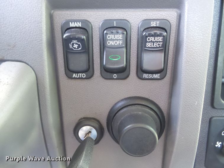 image for item DH3832 2013 Peterbilt 337  semi truck