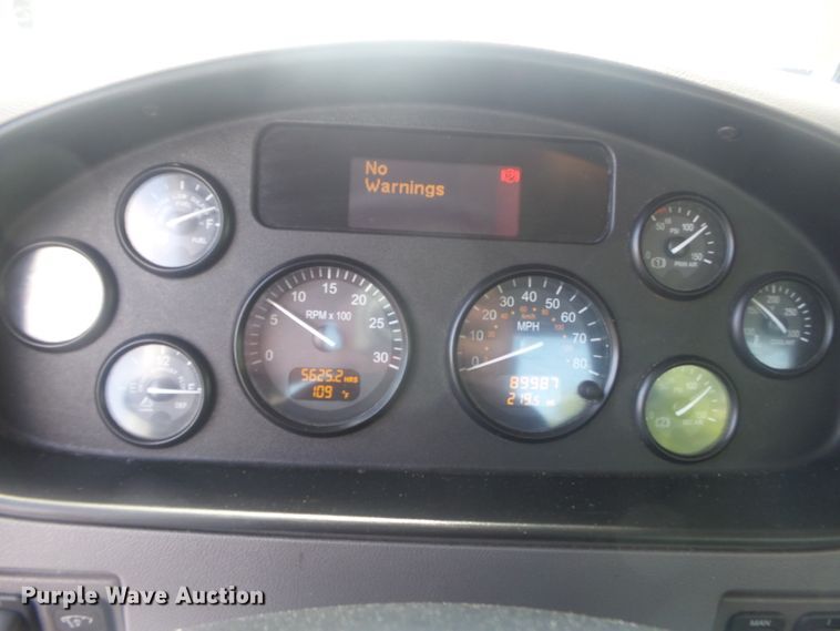 image for item DH3832 2013 Peterbilt 337  semi truck