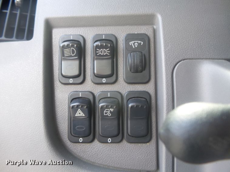 image for item DH3832 2013 Peterbilt 337  semi truck