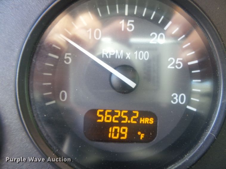 image for item DH3832 2013 Peterbilt 337  semi truck