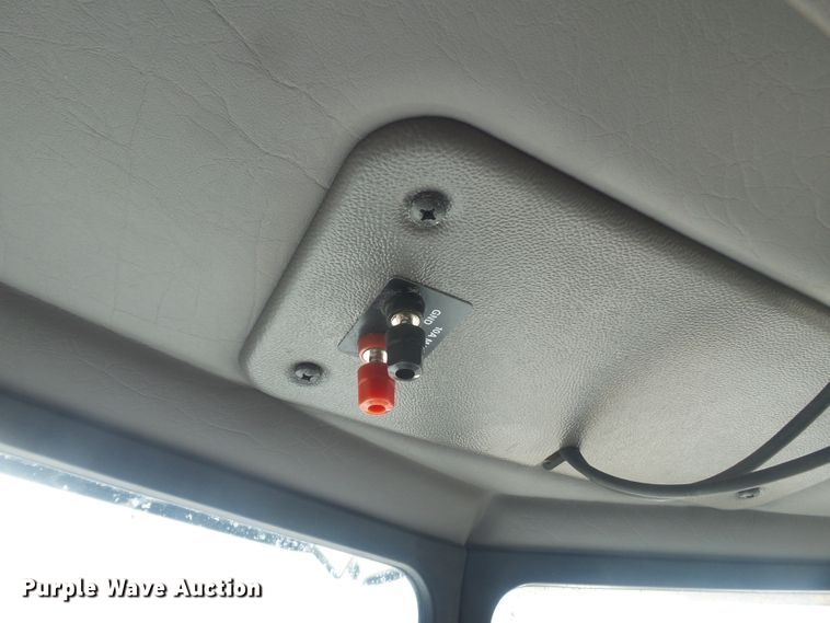 image for item DH3832 2013 Peterbilt 337  semi truck