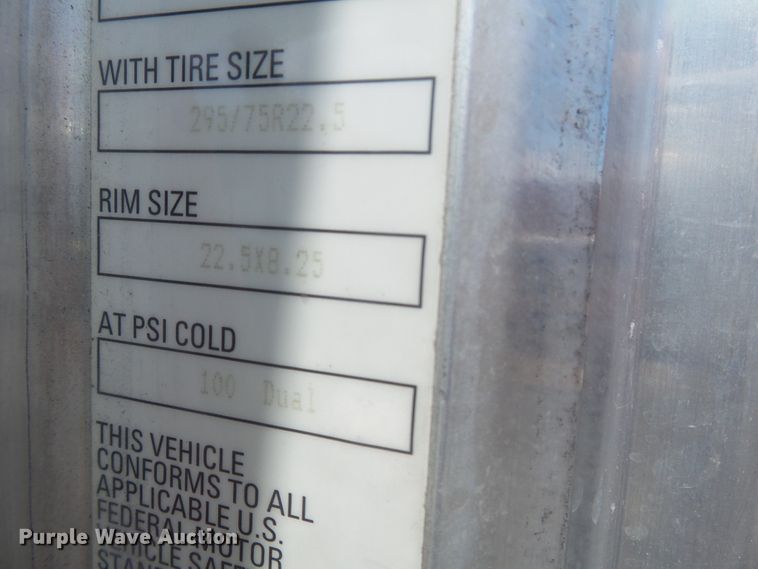 image for item DH3832 2013 Peterbilt 337  semi truck