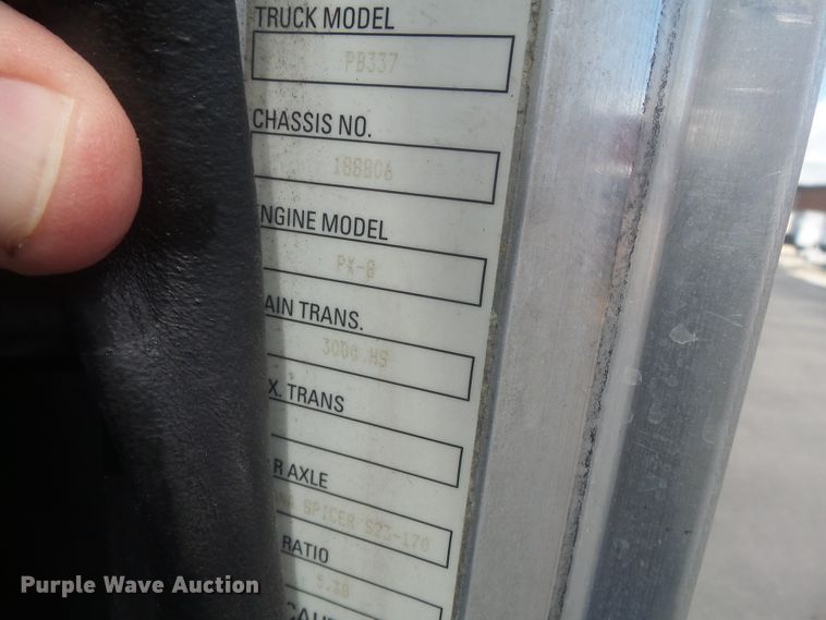 image for item DH3832 2013 Peterbilt 337  semi truck