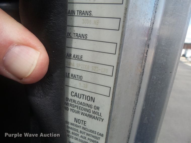 image for item DH3832 2013 Peterbilt 337  semi truck